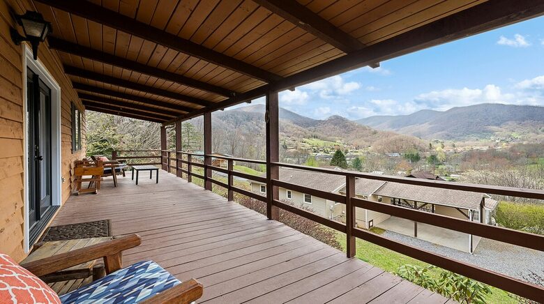 Modern Cabin Comfort in the Heart of Maggie Valley - Maggie Valley, North Carolina