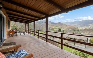 Modern Cabin Comfort in the Heart of Maggie Valley - Maggie Valley, North Carolina
