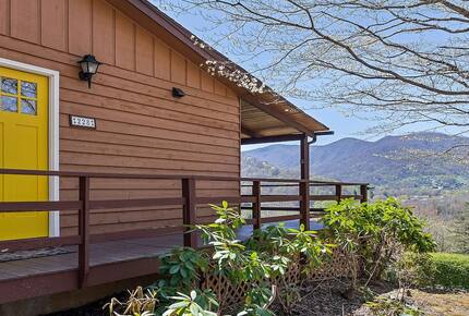 Modern Cabin Comfort in the Heart of Maggie Valley - Maggie Valley, North Carolina