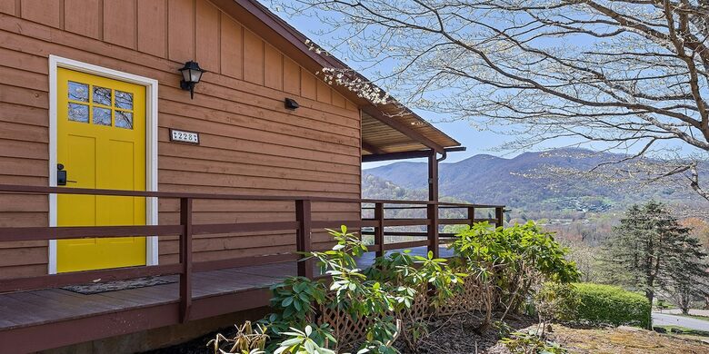 Modern Cabin Comfort in the Heart of Maggie Valley - Maggie Valley, North Carolina