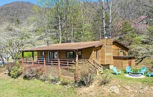 Modern Cabin Comfort in the Heart of Maggie Valley - Maggie Valley, North Carolina