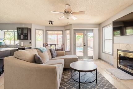 Sunlit Retreat Near South Mountain Trails - Phoenix, Arizona