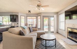 Sunlit Retreat Near South Mountain Trails - Phoenix, Arizona