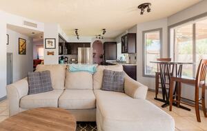 Sunlit Retreat Near South Mountain Trails - Phoenix, Arizona