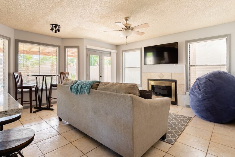 Sunlit Retreat Near South Mountain Trails - Phoenix, Arizona