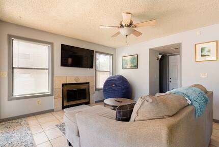 Sunlit Retreat Near South Mountain Trails - Phoenix, Arizona