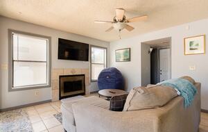 Sunlit Retreat Near South Mountain Trails - Phoenix, Arizona
