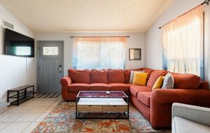 Sunlit Retreat Near South Mountain Trails - Phoenix, Arizona