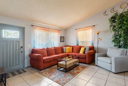 Sunlit Retreat Near South Mountain Trails - Phoenix, Arizona