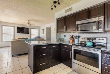 Sunlit Retreat Near South Mountain Trails - Phoenix, Arizona