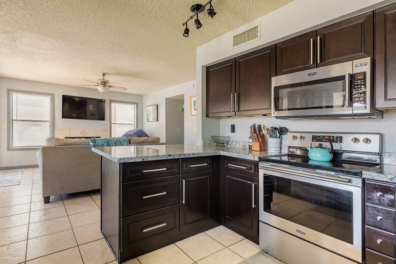 Sunlit Retreat Near South Mountain Trails - Phoenix, Arizona