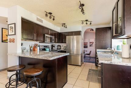 Sunlit Retreat Near South Mountain Trails - Phoenix, Arizona