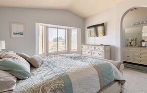 Sunlit Retreat Near South Mountain Trails - Phoenix, Arizona