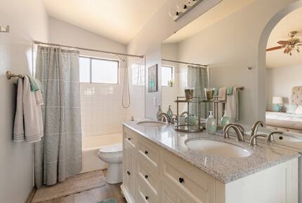 Sunlit Retreat Near South Mountain Trails - Phoenix, Arizona