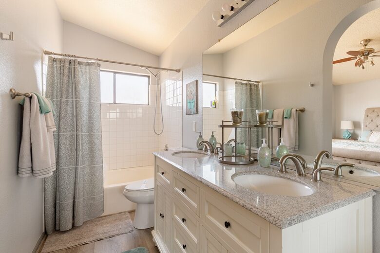 Sunlit Retreat Near South Mountain Trails - Phoenix, Arizona