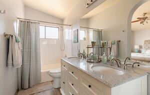 Sunlit Retreat Near South Mountain Trails - Phoenix, Arizona