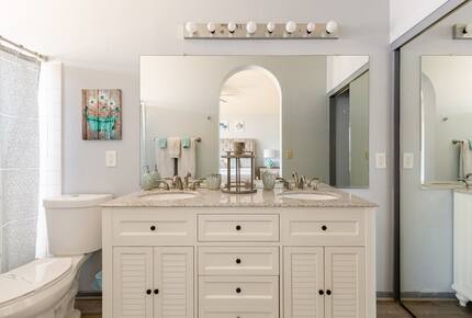 Sunlit Retreat Near South Mountain Trails - Phoenix, Arizona