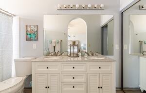 Sunlit Retreat Near South Mountain Trails - Phoenix, Arizona