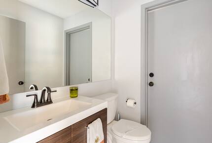 Sunlit Retreat Near South Mountain Trails - Phoenix, Arizona