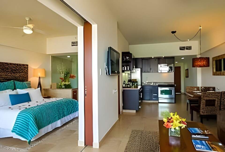 Bay View Executive Suite with Terrace Hot Tub at Corazón Cabo - Cabo San Lucas, Mexico