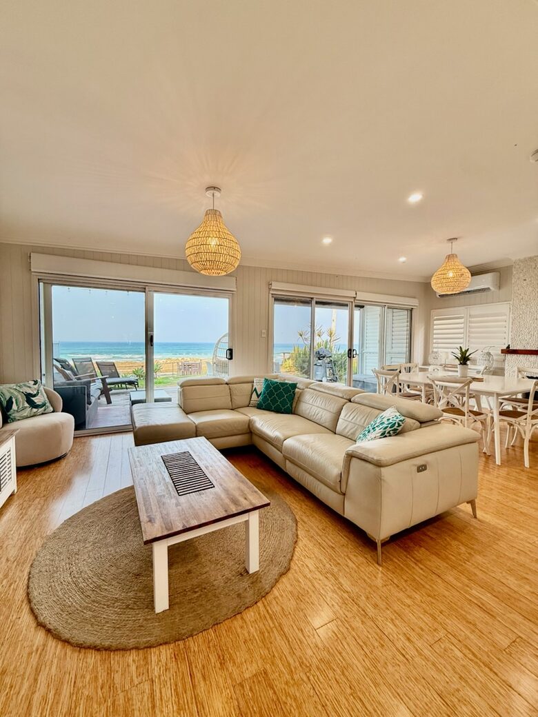 Absolute Beachfront Living with Forever Ocean Views & Sands at your Doorstep! - Palm Beach, Australia