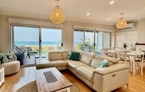 Absolute Beachfront Living with Forever Ocean Views & Sands at your Doorstep! - Palm Beach, Australia