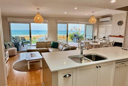 Absolute Beachfront Living with Forever Ocean Views & Sands at your Doorstep! - Palm Beach, Australia