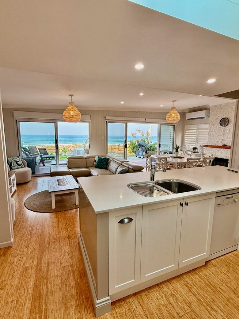 Absolute Beachfront Living with Forever Ocean Views & Sands at your Doorstep! - Palm Beach, Australia