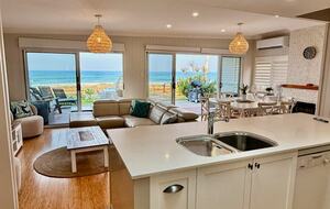 Absolute Beachfront Living with Forever Ocean Views & Sands at your Doorstep! - Palm Beach, Australia