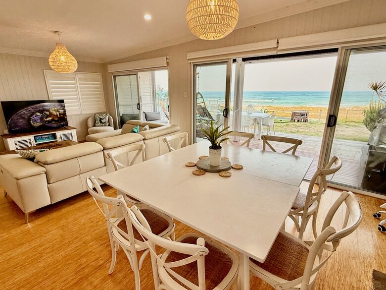 Absolute Beachfront Living with Forever Ocean Views & Sands at your Doorstep! - Palm Beach, Australia