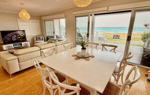 Absolute Beachfront Living with Forever Ocean Views & Sands at your Doorstep! - Palm Beach, Australia