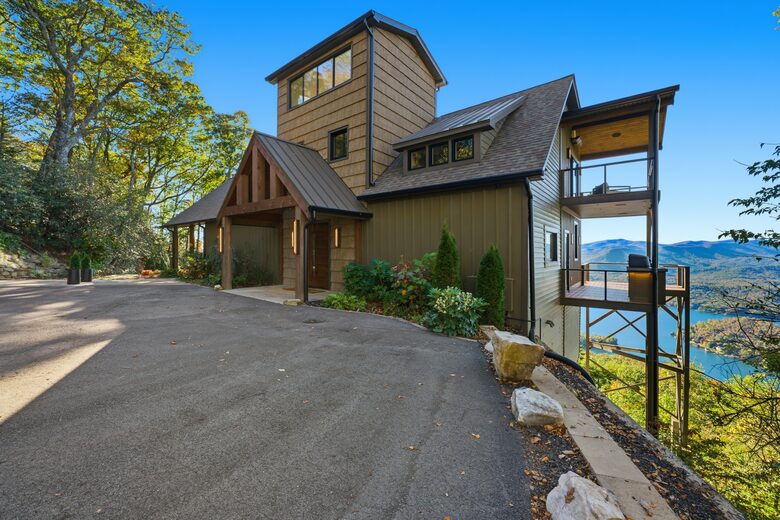 SkyHaüs at Lake Burton - Tiger, Georgia