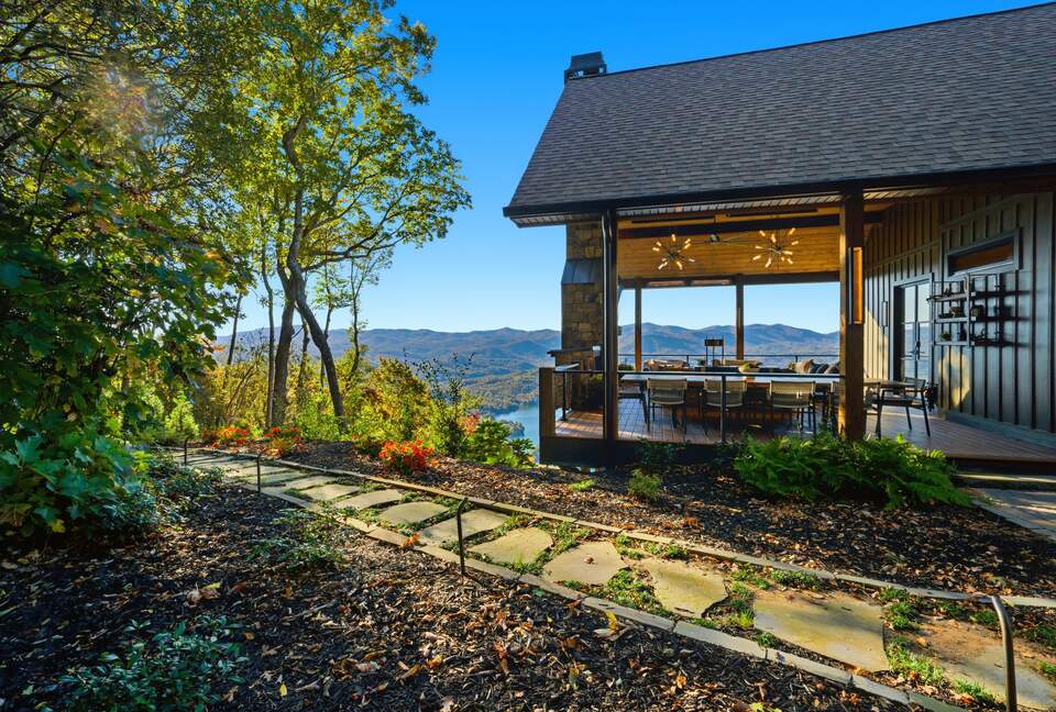 SkyHaüs at Lake Burton - Tiger, Georgia