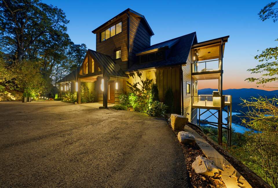 SkyHaüs at Lake Burton - Tiger, Georgia