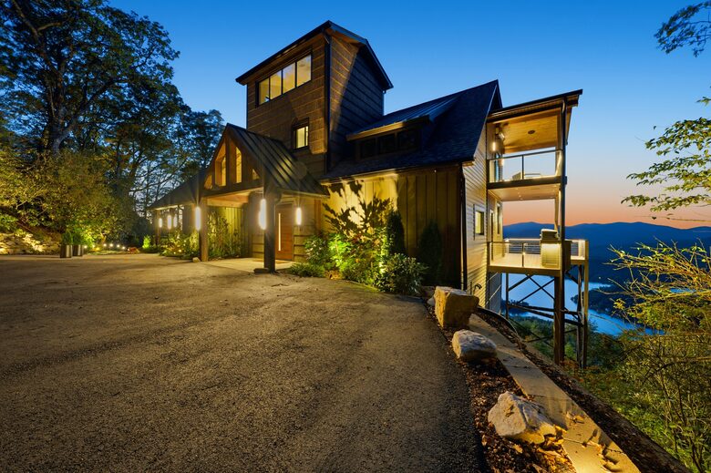 SkyHaüs at Lake Burton - Tiger, Georgia