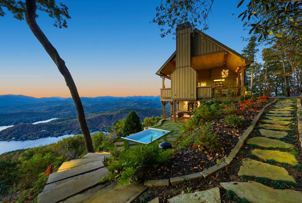SkyHaüs at Lake Burton - Tiger, Georgia