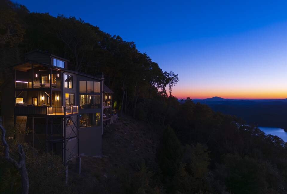SkyHaüs at Lake Burton - Tiger, Georgia