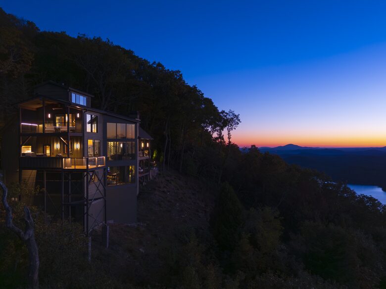 SkyHaüs at Lake Burton - Tiger, Georgia
