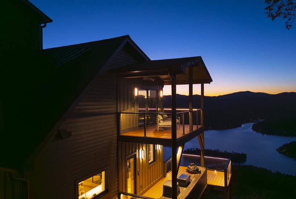 SkyHaüs at Lake Burton - Tiger, Georgia