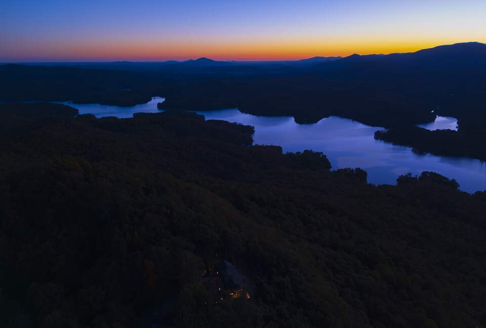 SkyHaüs at Lake Burton - Tiger, Georgia