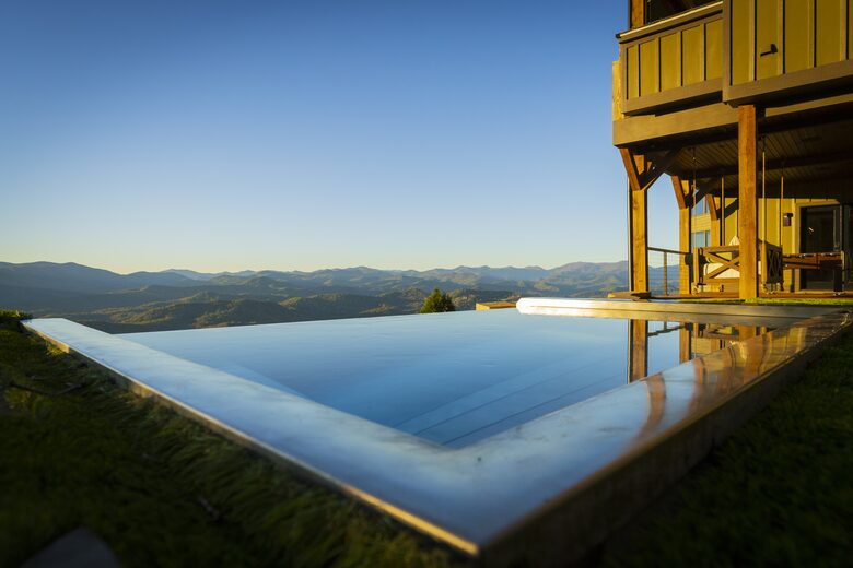 SkyHaüs at Lake Burton - Tiger, Georgia