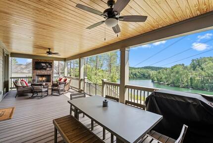 Luxury Lake House Near Clemson - Six Mile, South Carolina