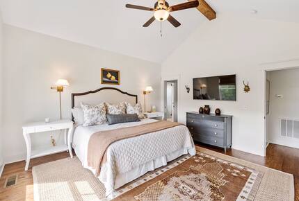 Luxury Lake House Near Clemson - Six Mile, South Carolina