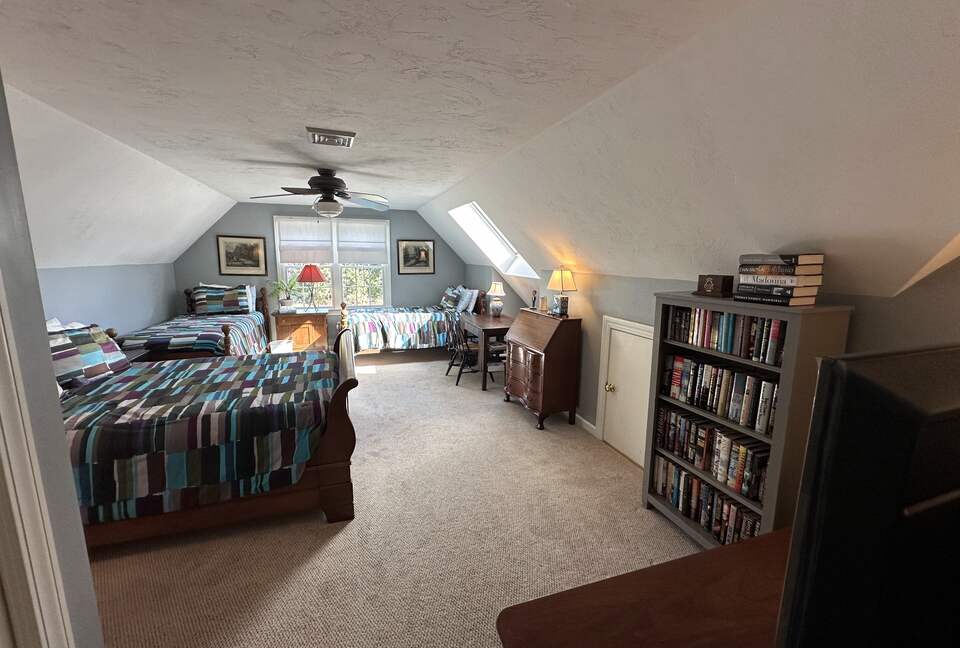 Front Guest Bedroom with Queen and 2 Singles