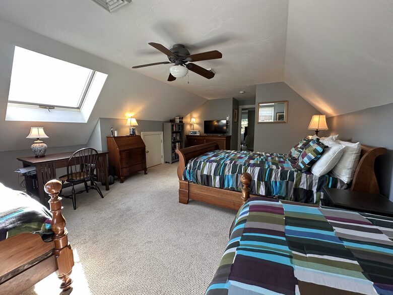 Front Guest Bedroom with Queen and 2 Singles