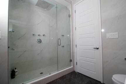 Stylish Brownstone Retreat in the Heart of Historic Brooklyn - Brooklyn, New York