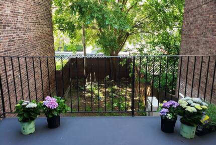 Stylish Brownstone Retreat in the Heart of Historic Brooklyn - Brooklyn, New York