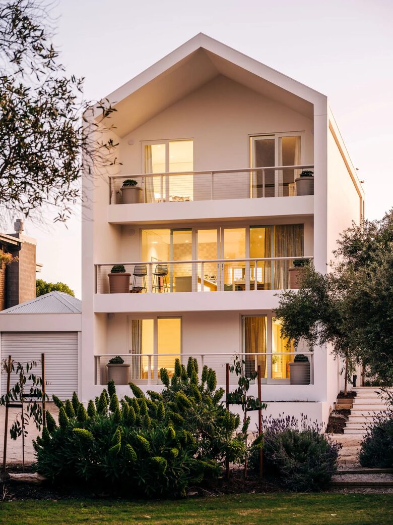 Luxury Coastal Retreat with Direct Beach Access - Queenscliff, Australia