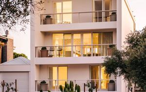 Luxury Coastal Retreat with Direct Beach Access - Queenscliff, Australia