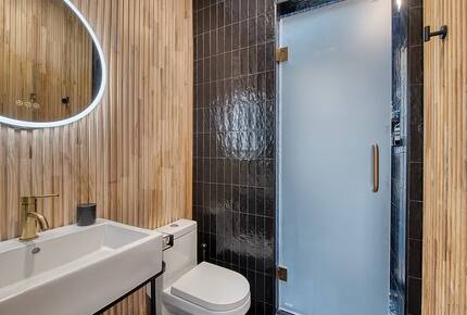 Private East Hampton Escape with Pool and Volleyball Court - East Hampton, New York